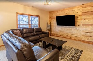 Smart TV, fireplace - Majestic View Bryson City: Hot Tub + Pool Table + Amazing Views + Pet Friendly (Bryson City)