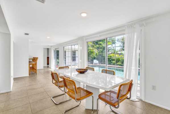 Dining - Private Mid Century Oasis 2mi to Beach with Pool (Sarasota)
