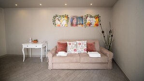 Junior Apartment, 1 Queen Bed with Sofa bed | Living area - Il Violino (Salò)