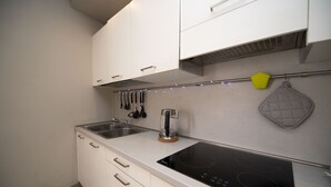 Junior Apartment, 1 Queen Bed with Sofa bed | Private kitchen | Coffee/tea maker, fridge, oven, stovetop - Il Violino (Salò)