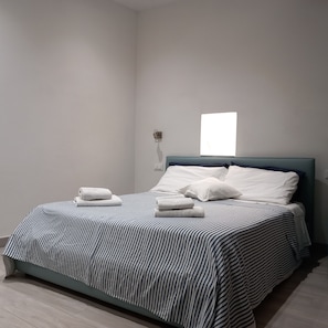 Deluxe Apartment | 1 bedroom, in-room safe, iron/ironing board, free WiFi