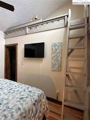 1 bedroom, desk, iron/ironing board, WiFi (free) - The Beech Club *Mountain Views*Pet Friendly* (Beech Mountain)