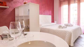 1 Schlafzimmer, BĂŒgeleisen/BĂŒgelbrett, Reisekinderbett, kostenloses WLAN