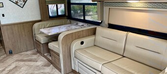 2019 Georgetown GT5 36B5 - 2 full baths, 3 slides outs, bunks & king bed