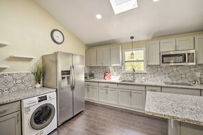 Refrigerador, microondas, parrilla de estufa y lavavajillas 