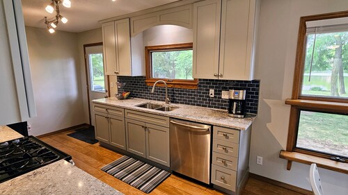 Swan Shores - newly remodeled lakefront home