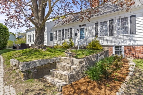 The School House Cottage, 1BR Mystic Riverfront Stay, Walk to Downtown