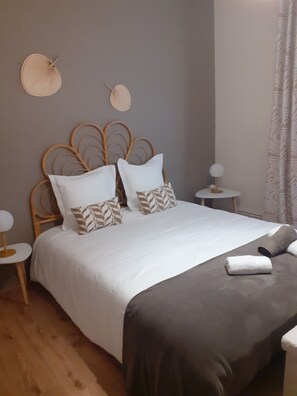 5 bedrooms, iron/ironing board, travel cot, WiFi