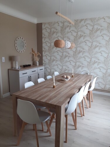 House with swimming pool 2 minutes from Lougratte lake, ideal for families.