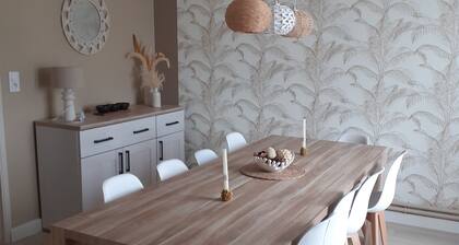 House with swimming pool 2 minutes from Lougratte lake, ideal for families.