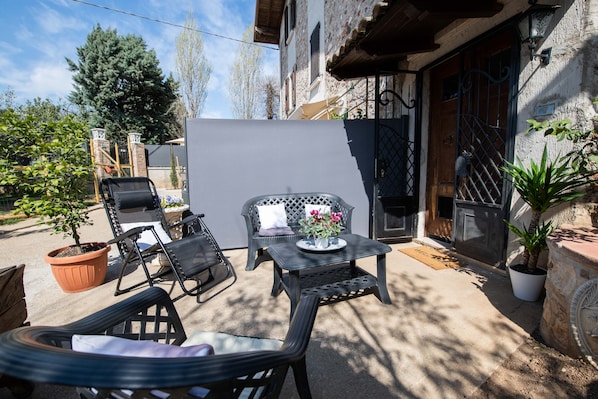 Basic Apartment | Terrace/patio