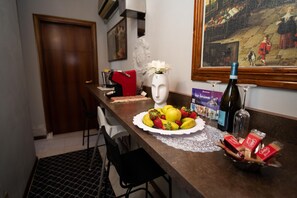 Basic Apartment | Living area