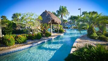 Alberca al aire libre y alberca climatizada