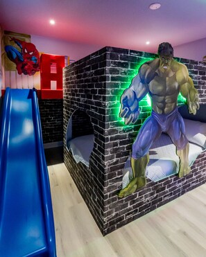 8 bedrooms, desk, iron/ironing board, free WiFi - Mickey's Mansion Luxury Themed Pool Home, Arcade, Theater (Four Corners)
