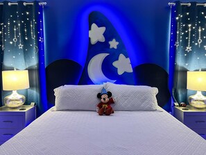 8 slaapkamers, een bureau, een strijkplank/strijkijzer, gratis wifi