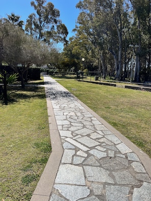 Property grounds - Villa one step away from the beautiful beach of Geremeas (Maracalagonis)