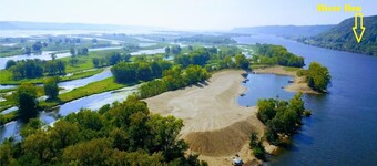 Newly remodeled, multifunctional, secluded retreat w/ views of Mississippi River