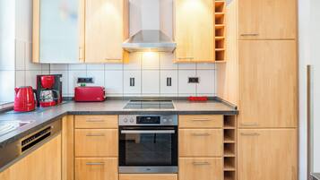 KĂŒhlschrank, Mikrowelle, Ofen, Herdplatte