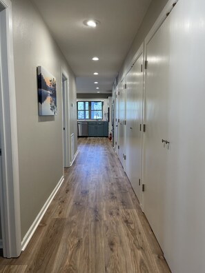 Interior - Lake Hamilton Paradise (Hot Springs)