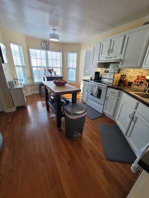 Cookware/dishes/utensils