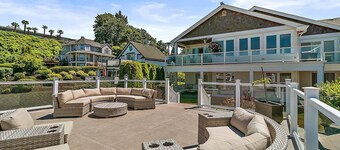 Cozy Old Town condo | Bay Views + Garage + Patio | Steps to Ruston Way!