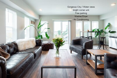 Tacoma Dome condo w Mountn & Bay views + + PRK!