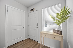 Interior - Steps to Dome Breathtaking views + parking + AC! (Tacoma)