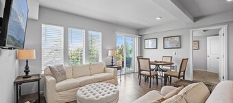 Steps to Dome Breathtaking views + parking + AC!