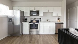 茶具/咖啡用具、冰箱、微波炉、烤箱