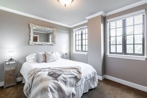 1 habitación, tabla de planchar con plancha, wifi gratis y ropa de cama