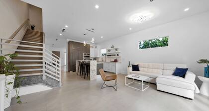 Grove Casita w/ plunge Pool, Gated, & Free Parking