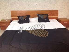 4 Schlafzimmer, Bügeleisen/Bügelbrett, WLAN, Bettwäsche