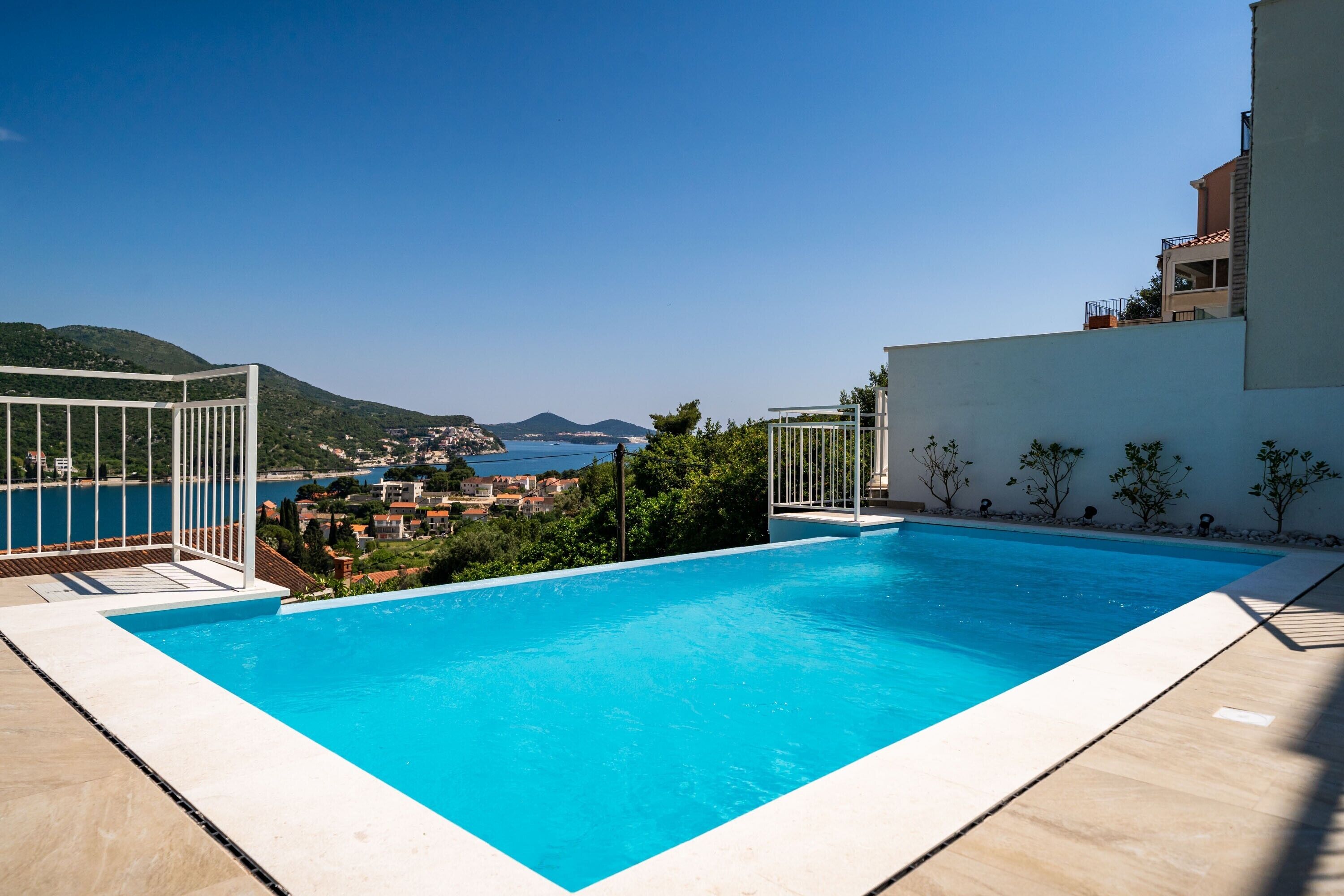 Infinity-Pool