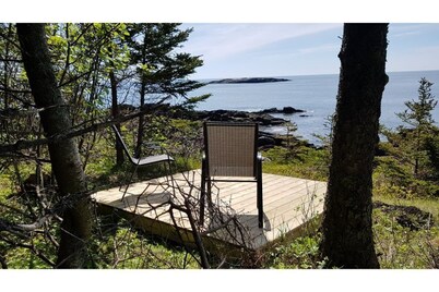 Bay of Fundy Seaside Cottage