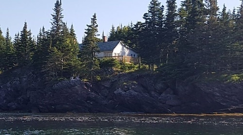 Bay of Fundy Seaside Cottage