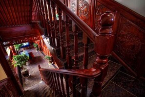 Unclassified image, 5 of 33, button - Yamingyuan Inn (Dali City)
