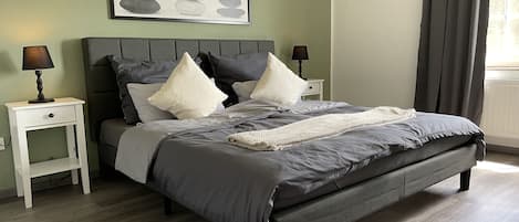 3 Schlafzimmer, Reisekinderbett, kostenloses WLAN, Bettwäsche