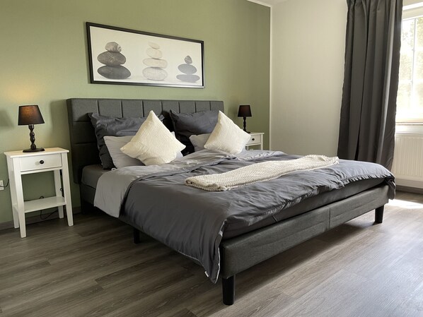 3 bedrooms, travel crib, free WiFi, bed sheets