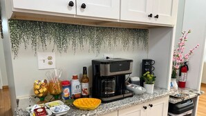Private kitchen - Sensational Home NearO’hare! Ideal for long stay’s (Elmhurst)