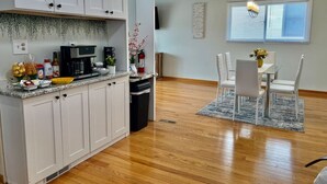 Dining - Sensational Home NearO’hare! Ideal for long stay’s (Elmhurst)