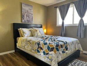3 bedrooms, desk, iron/ironing board, WiFi - Sensational Home NearO’hare! Ideal for long stay’s (Elmhurst)