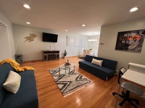 Sensational Home NearO’hare! Ideal for long stay’s