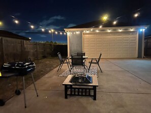 Outdoor dining - Sensational Home NearO’hare! Ideal for long stay’s (Elmhurst)