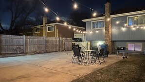 Outdoor dining - Sensational Home NearO’hare! Ideal for long stay’s (Elmhurst)