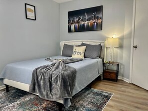 4 Schlafzimmer, Schreibtisch, Bügeleisen/Bügelbrett, Reisekinderbett