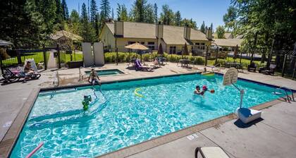 Mh138 Mountain Harbor Holiday Roost