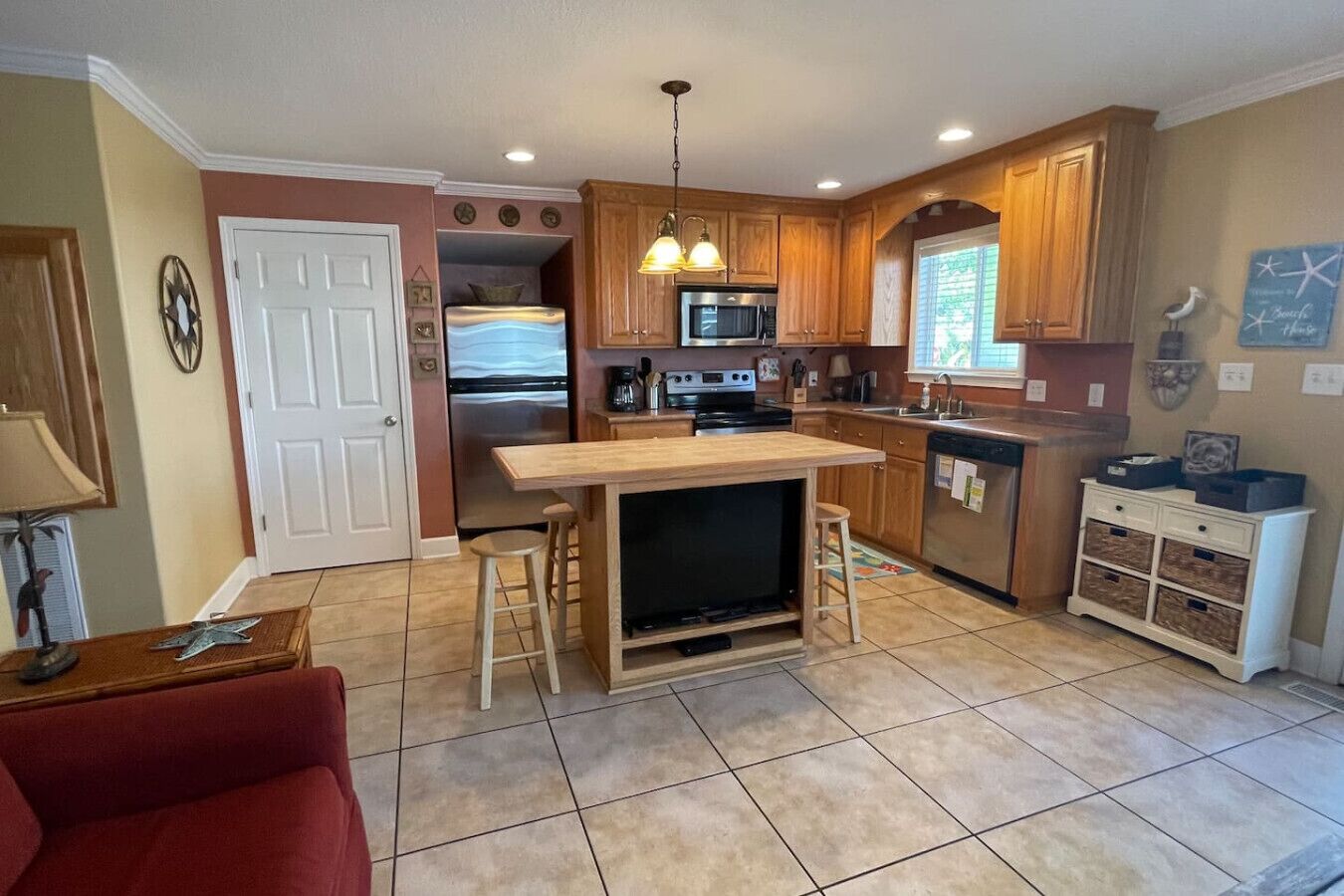 Køleskab, mikrobølgeovn, ovn, kogeplade