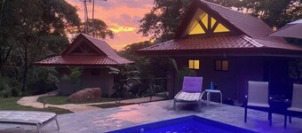 Royal Sabitha, Private Luxury Jungle Oasis w/pool & yoga deck! 5min from Surf! Dominical