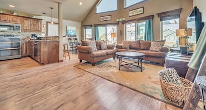 Beautiful 1500+ sq ft cabin with outdoor pool just steps off the patio