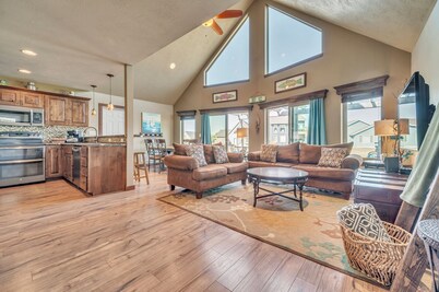 Beautiful 1500+ sq ft cabin with outdoor pool just steps off the patio